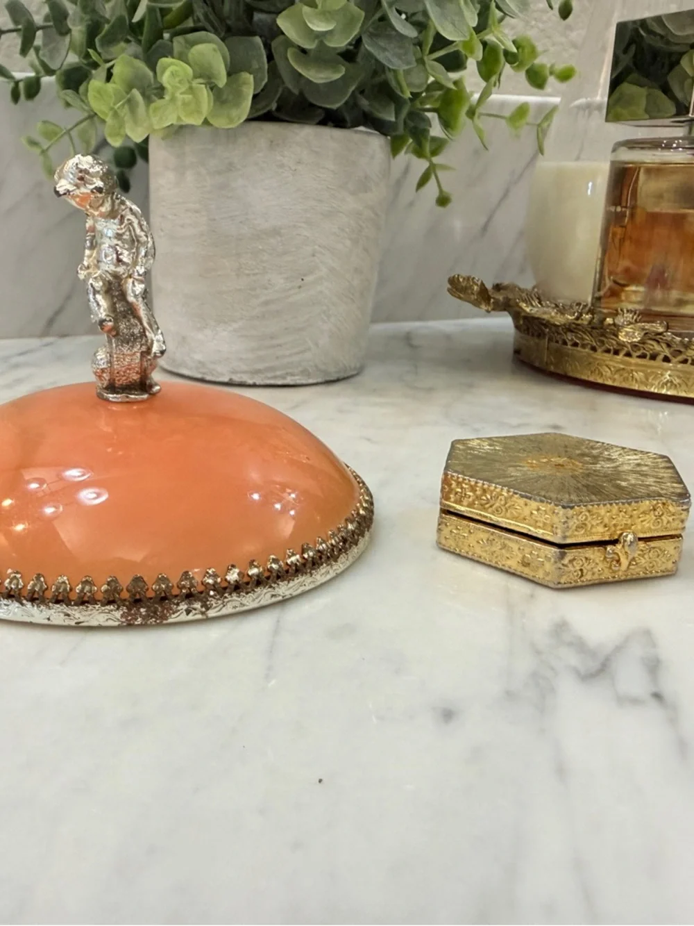 Vintage Estee Lauder Compact & Unusual Domed Mirror with Cherub - Picture 11 of 17